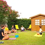 Πανσιόν Sandycamps Surf House *