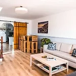 Πανσιόν Sandycamps Surf House *