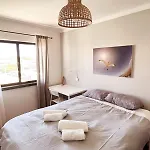 Sandycamps Surf House Guest house *