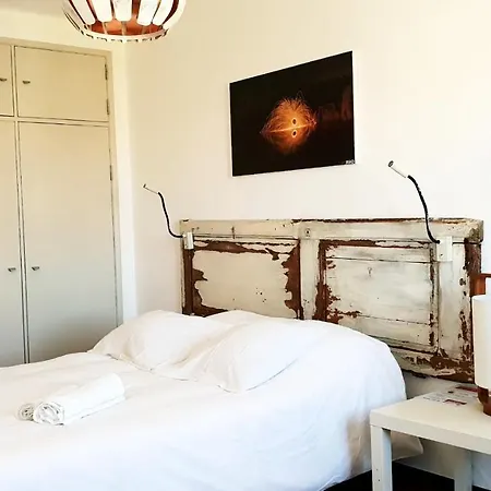 Sandycamps Surf House *