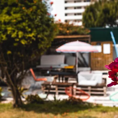 Sandycamps Surf House Casa de hóspedes *