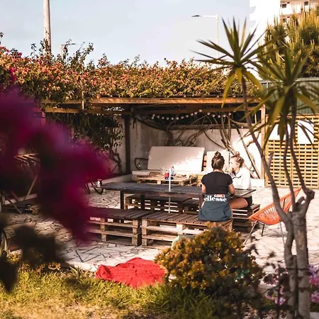 Sandycamps Surf House Konukevi *