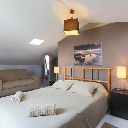 Sandycamps Surf House *