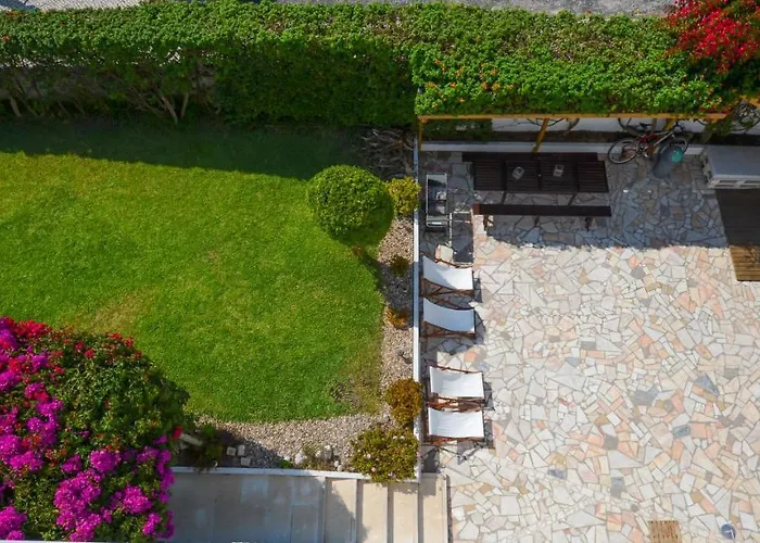 Sandycamps Surf House *