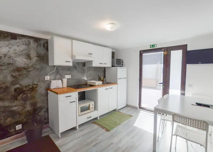 Sandycamps Surf House * Baleal