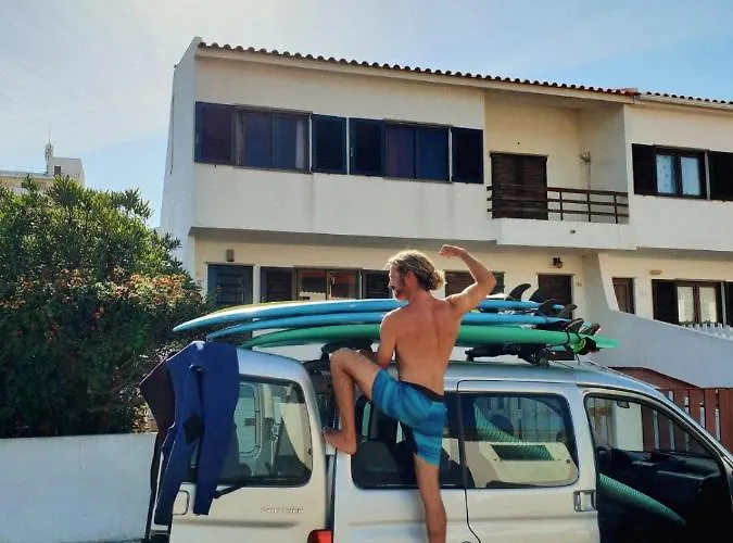 Sandycamps Surf House *