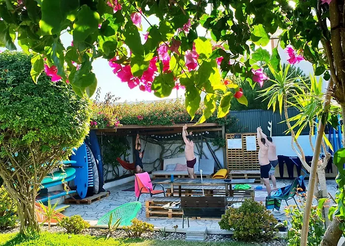 Sandycamps Surf House *