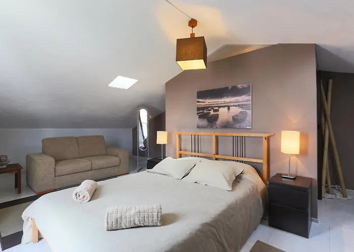 Sandycamps Surf House *