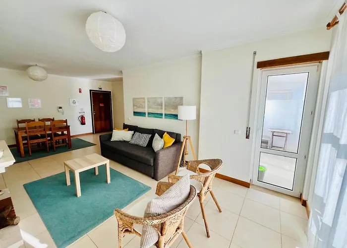 Sandycamps Surf House Baleal